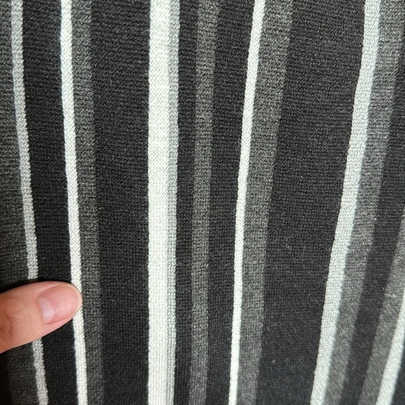 NWT Spense Black Gray White Stripe Knit Pencil Skirt Size Small - Picture 2 of 7